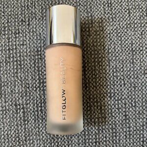 Fitglow Foundation+ shade F2.5 95% left